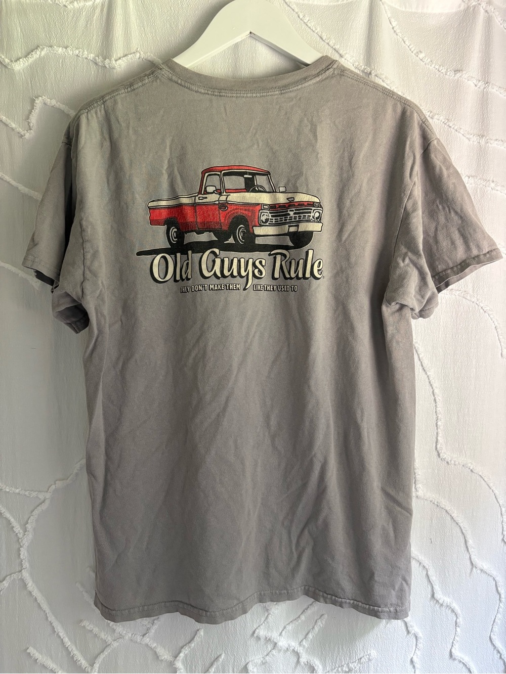 Old Guys Rule Classic Ford Truck Graphic Tee Gray Vintage Look Men’s Large